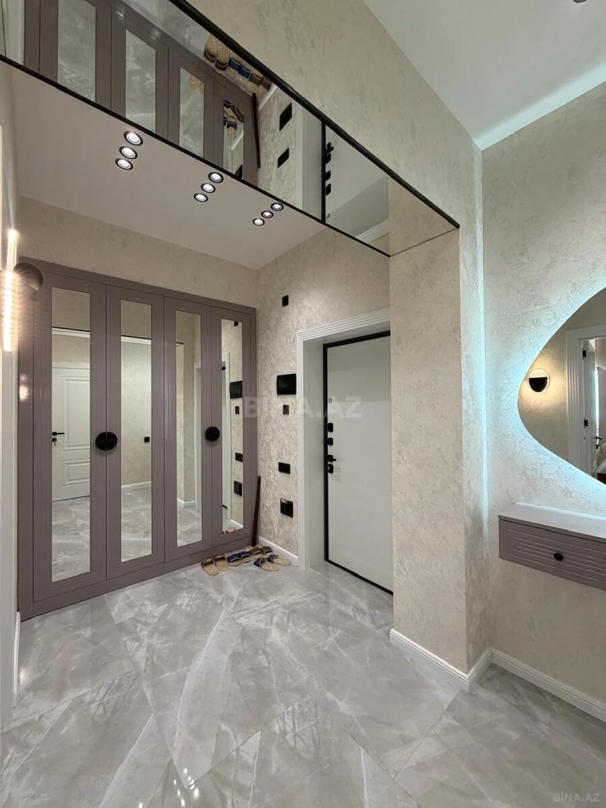 Satılır 2 otaqlı mənzil 67 m²