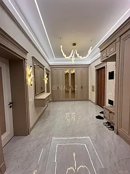 Satılır 4 otaqlı mənzil 195 m²