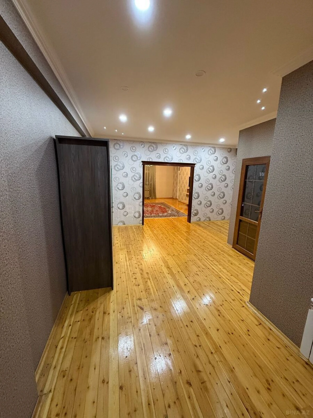 Kirayə verilir 3 otaqlı mənzil 145 m²