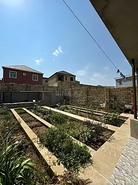 Satılır 9 otaqlı həyət evi 250 m²