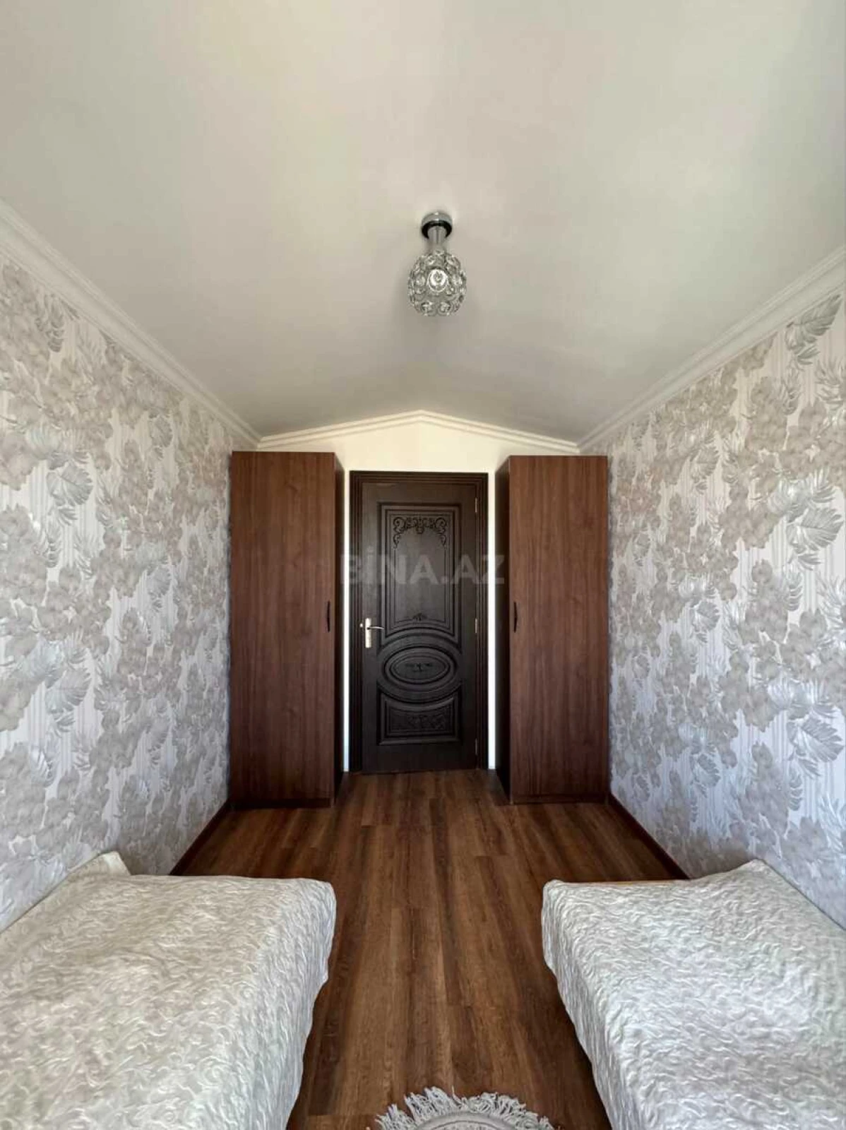 Satılır 9 otaqlı həyət evi 250 m²