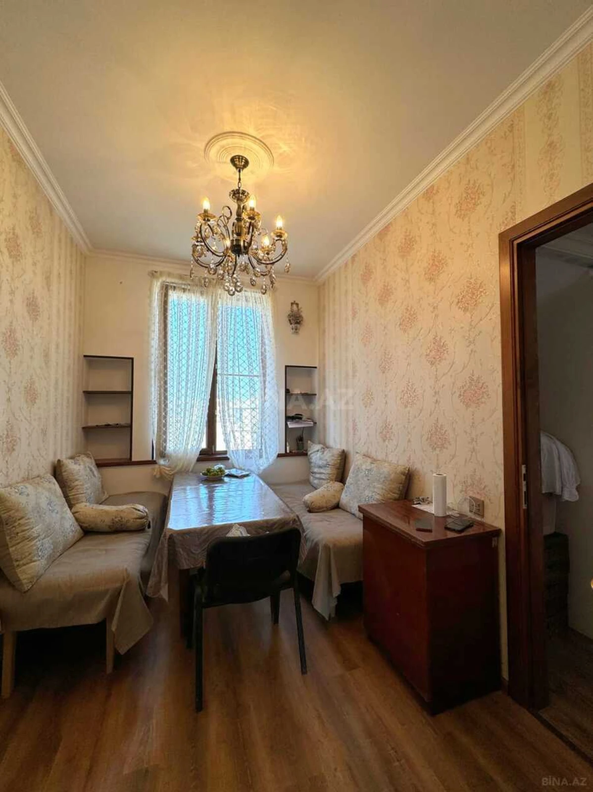 Satılır 9 otaqlı həyət evi 250 m²