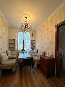 Satılır 9 otaqlı həyət evi 250 m²