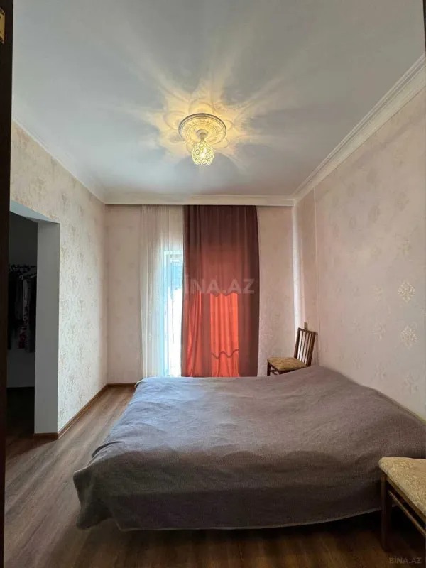 Satılır 9 otaqlı həyət evi 250 m²