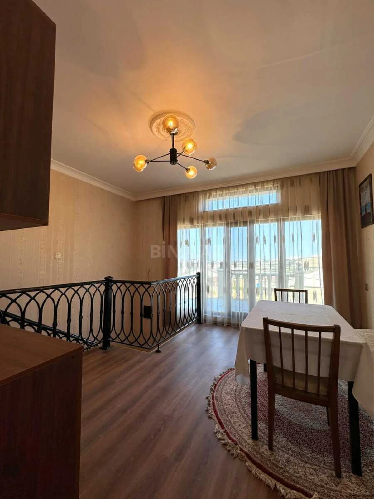 Satılır 9 otaqlı həyət evi 250 m²