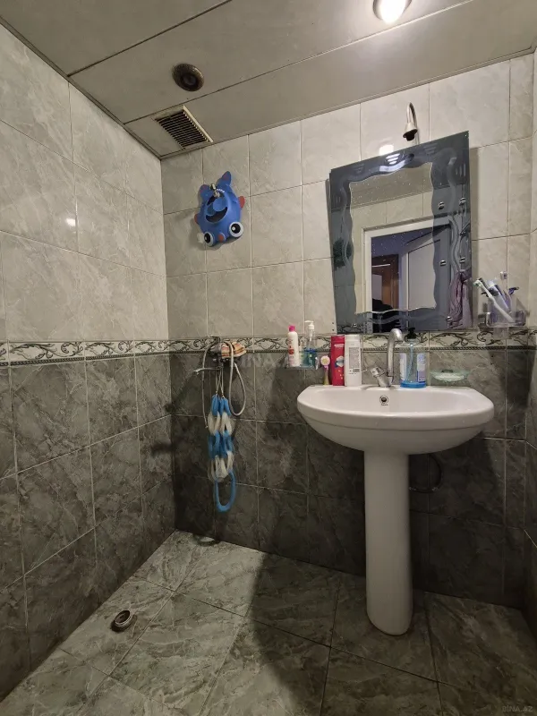 Satılır 4 otaqlı mənzil 100 m²