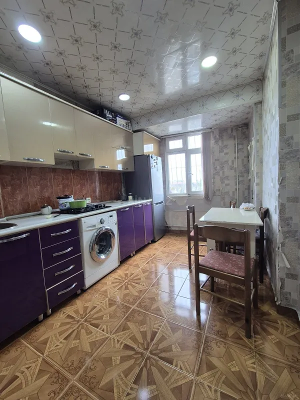 Satılır 4 otaqlı mənzil 100 m²