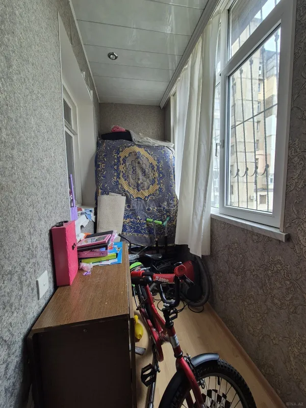 Satılır 4 otaqlı mənzil 100 m²