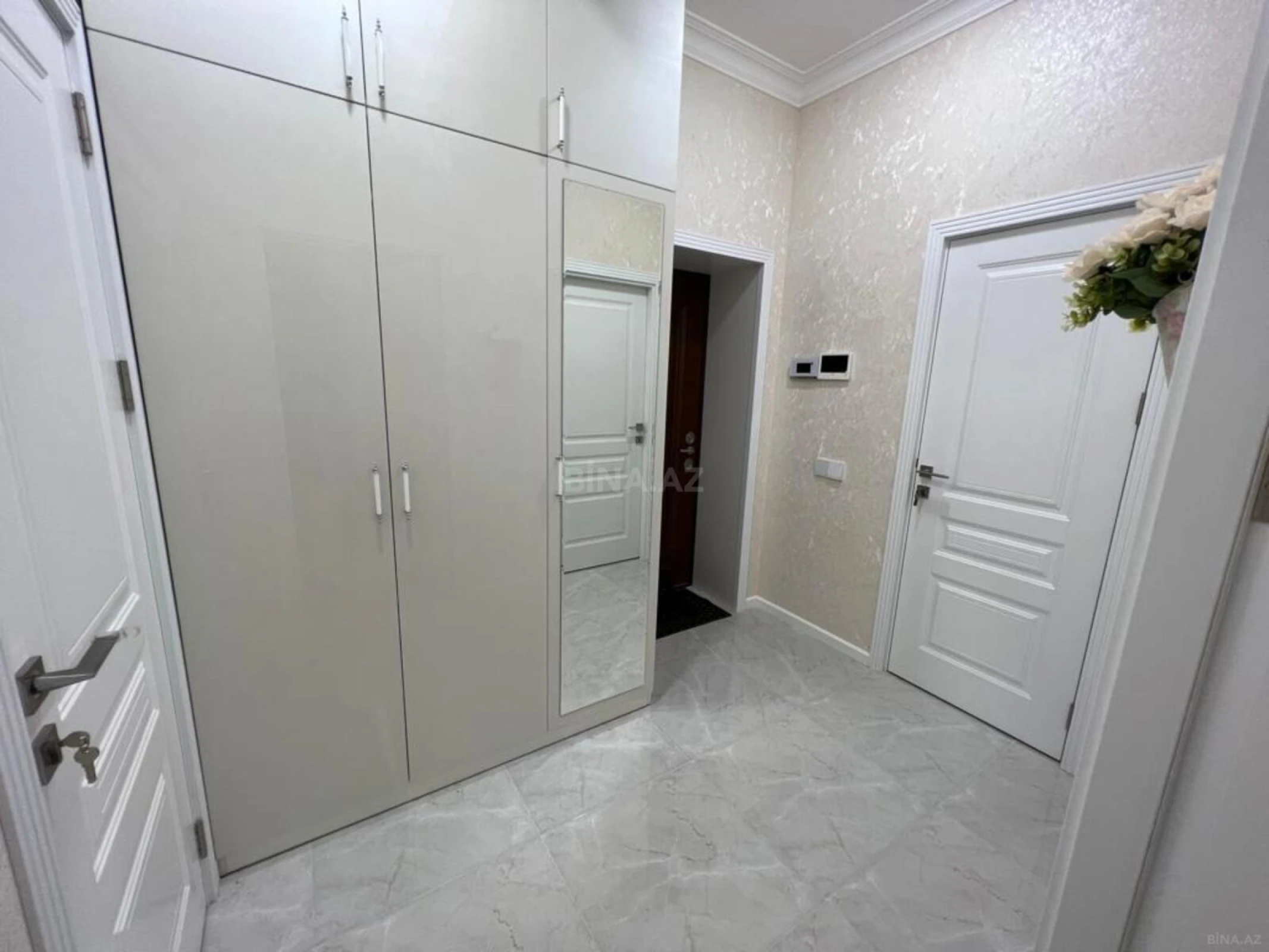 Kirayə verilir 2 otaqlı mənzil 70 m²