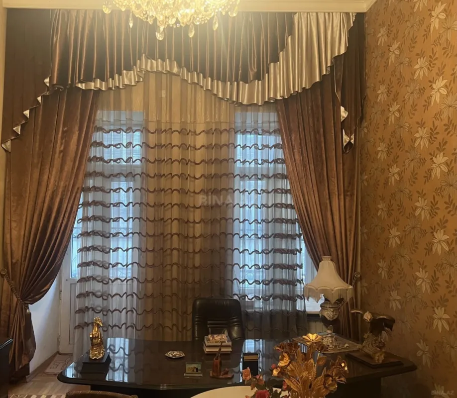 Satılır 9 otaqlı mənzil 350 m²