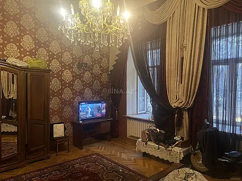 Satılır 9 otaqlı mənzil 350 m²
