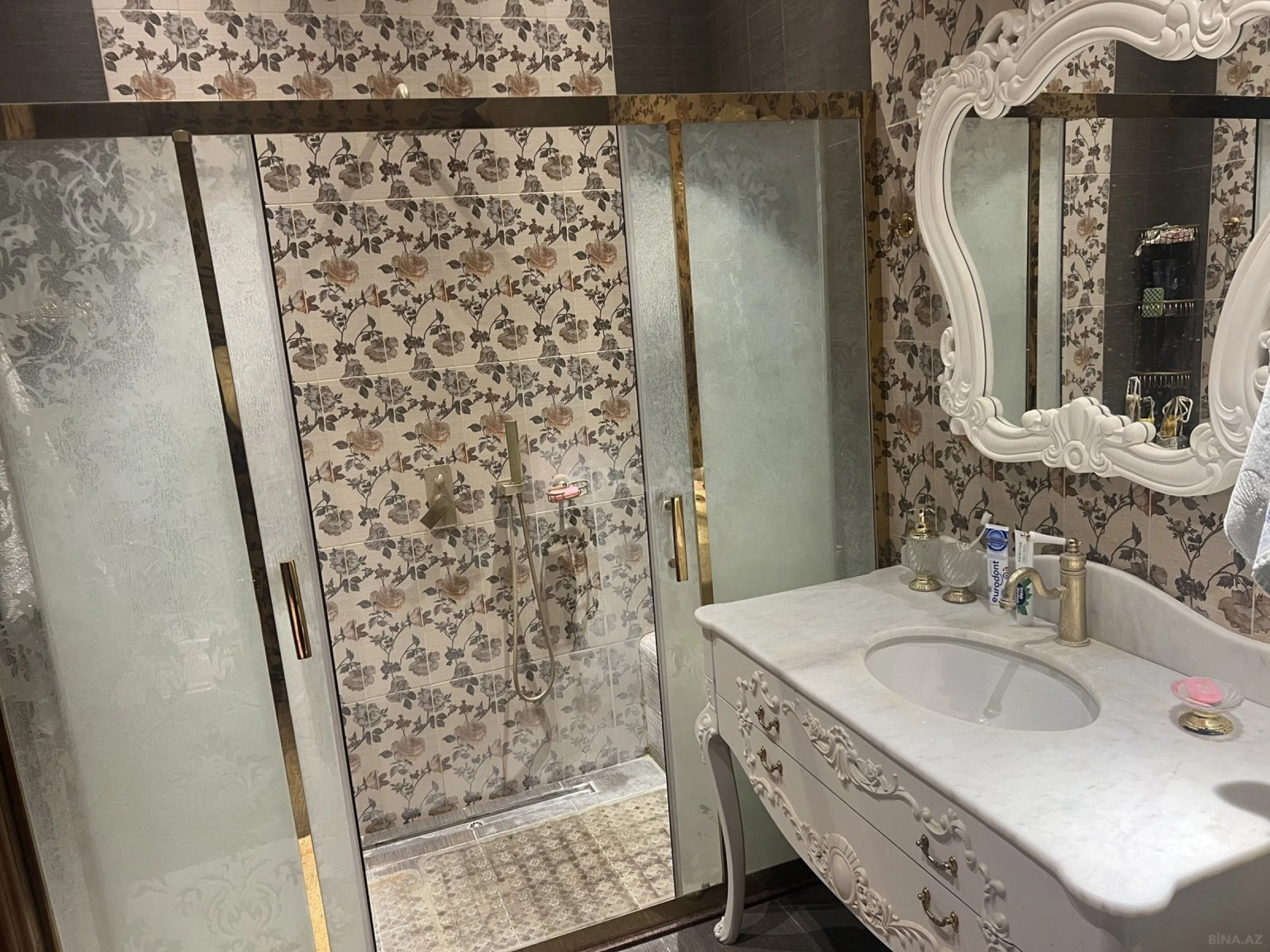 Satılır 9 otaqlı mənzil 350 m²