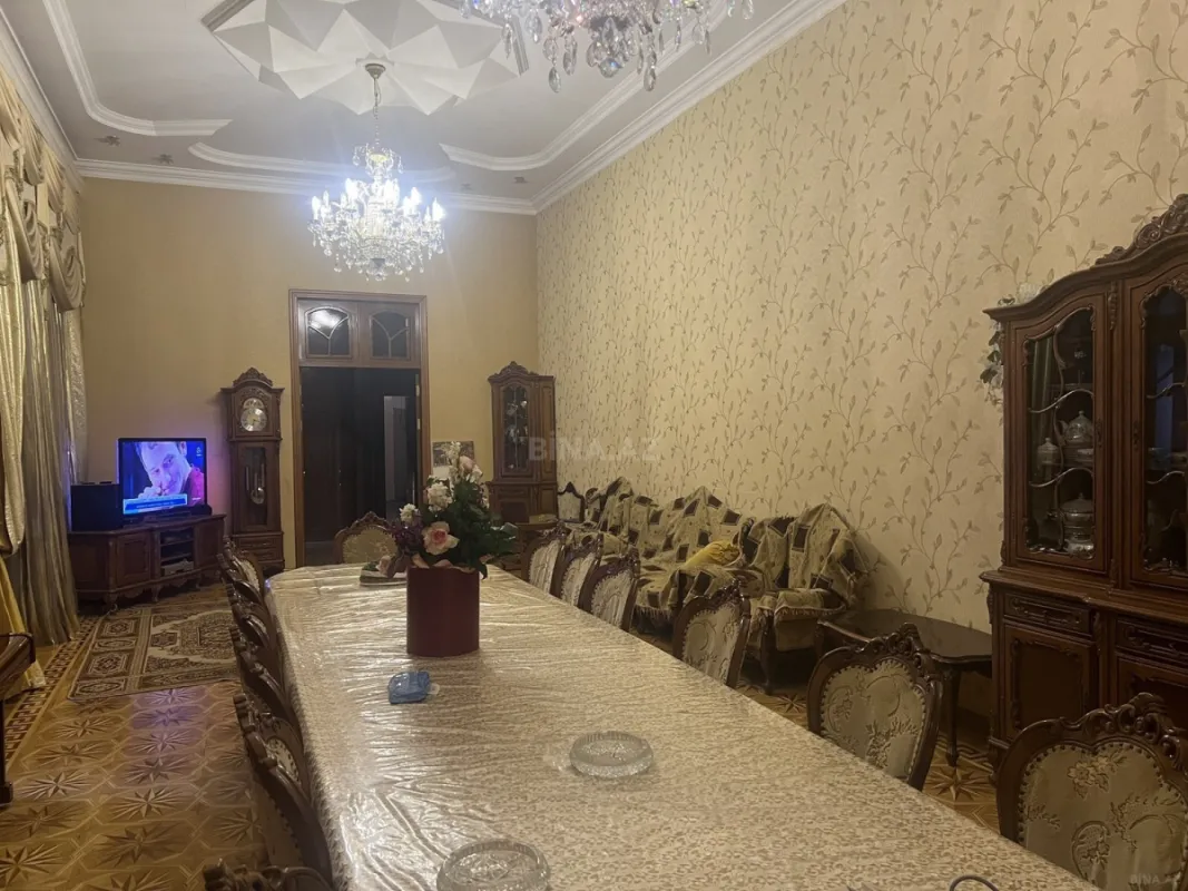Satılır 9 otaqlı mənzil 350 m²