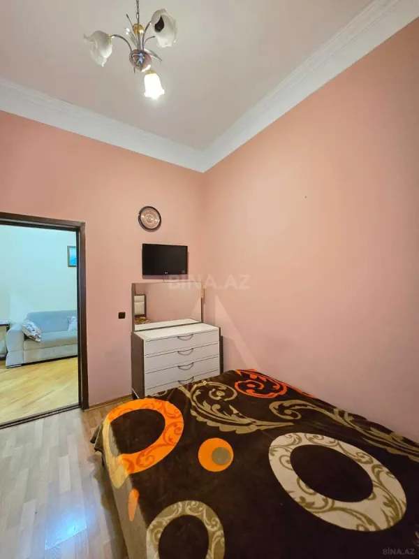 Satılır 7 otaqlı həyət evi 235 m²