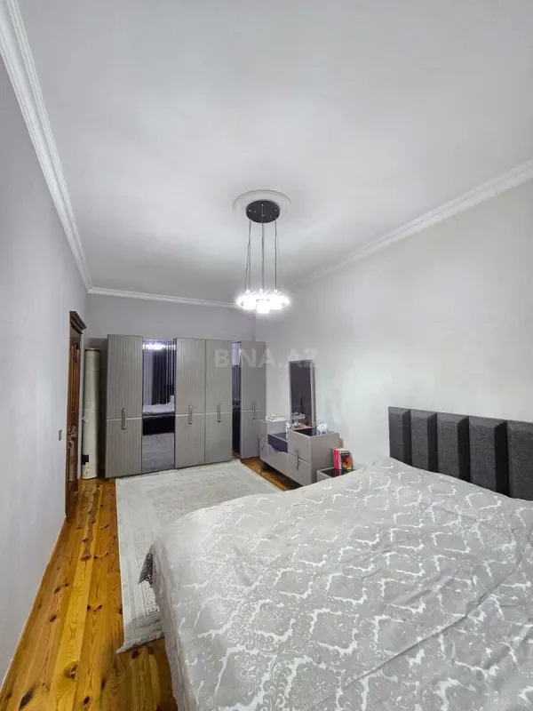 Satılır 7 otaqlı həyət evi 235 m²
