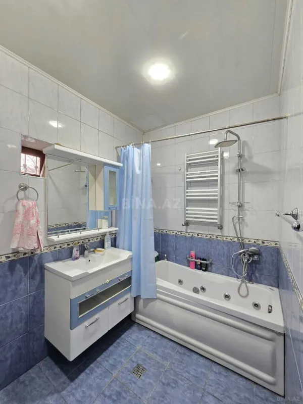 Satılır 7 otaqlı həyət evi 235 m²