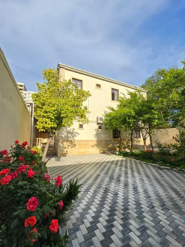 Satılır 7 otaqlı həyət evi 235 m²