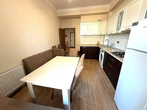 Satılır 1 otaqlı mənzil 53 m²