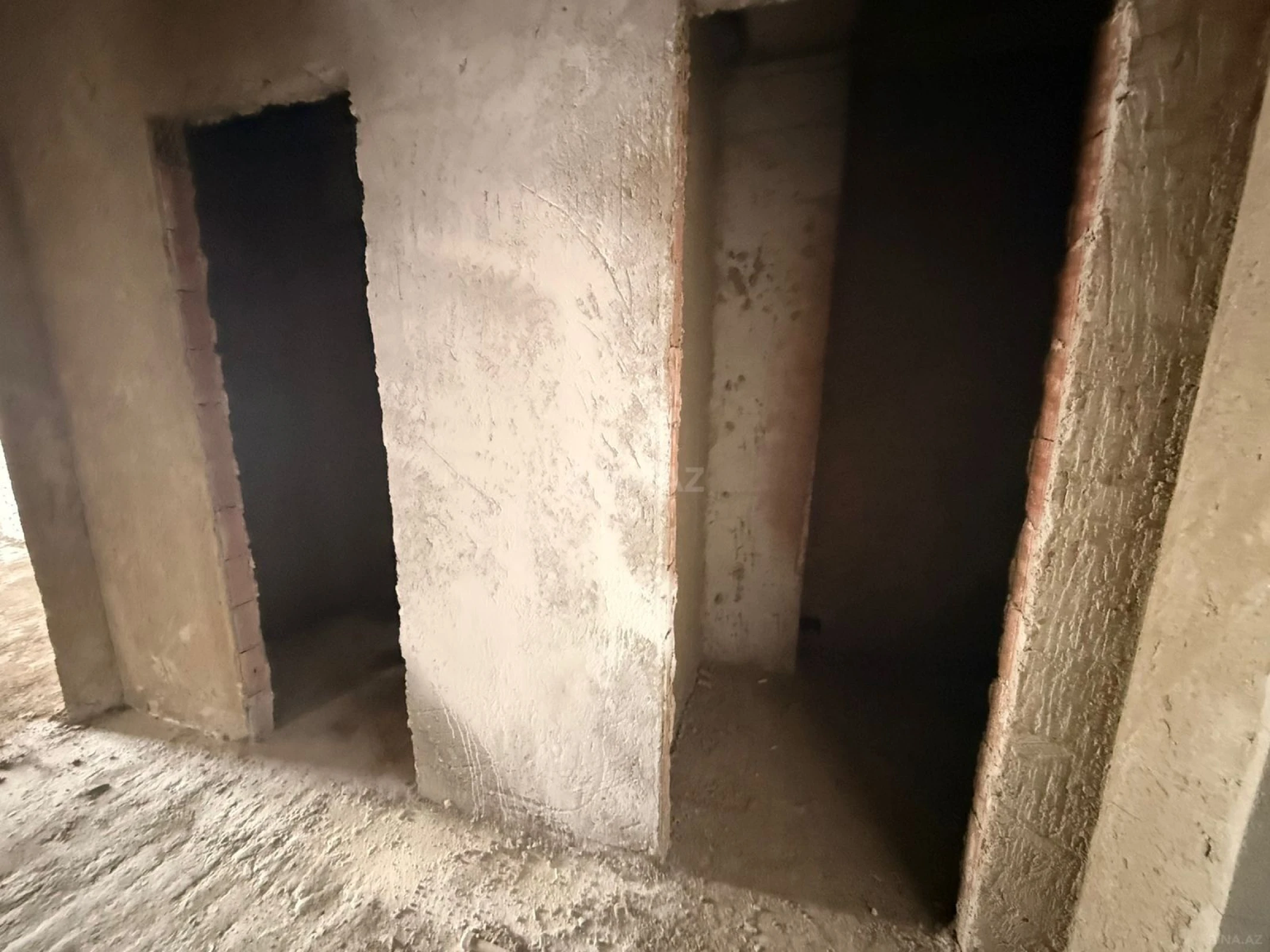 Satılır 4 otaqlı mənzil 180 m²