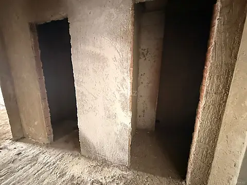 Satılır 4 otaqlı mənzil 180 m²