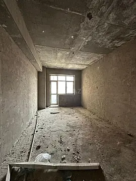 Satılır 4 otaqlı mənzil 180 m²