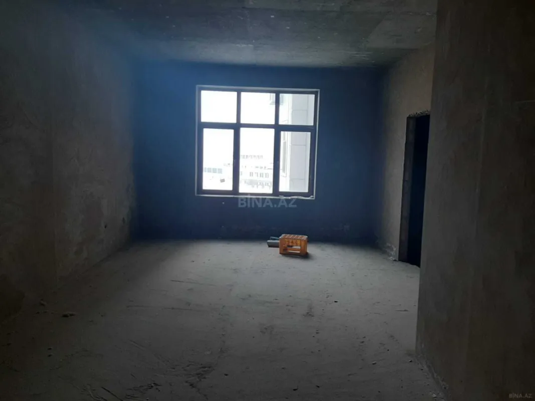 Satılır 4 otaqlı mənzil 180 m²