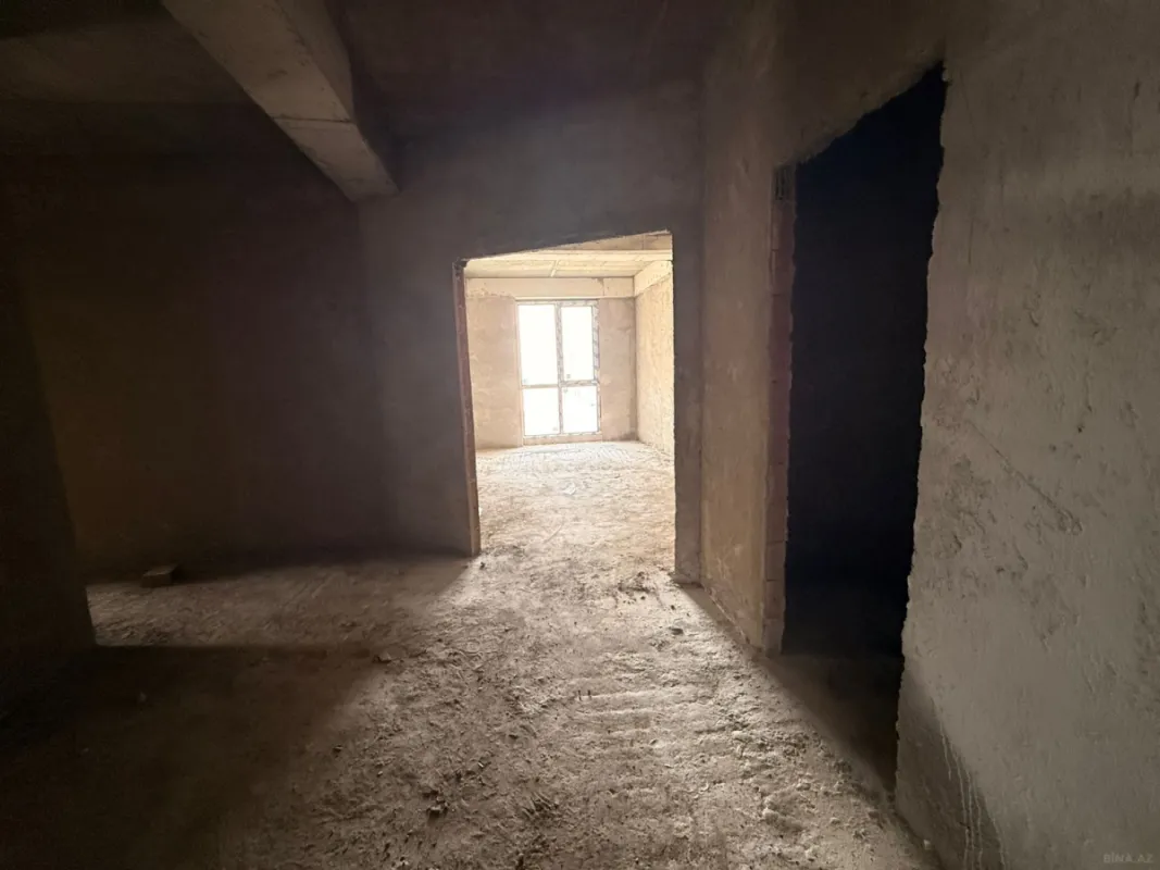 Satılır 4 otaqlı mənzil 180 m²