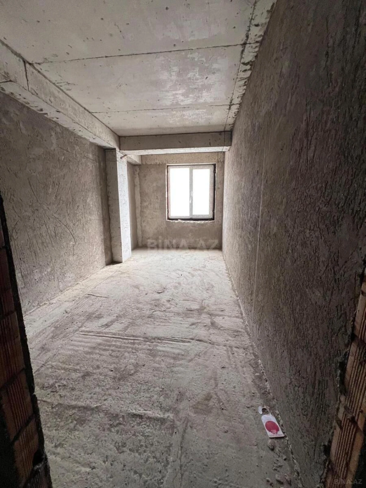 Satılır 4 otaqlı mənzil 180 m²