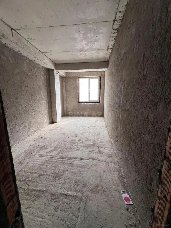 Satılır 4 otaqlı mənzil 180 m²
