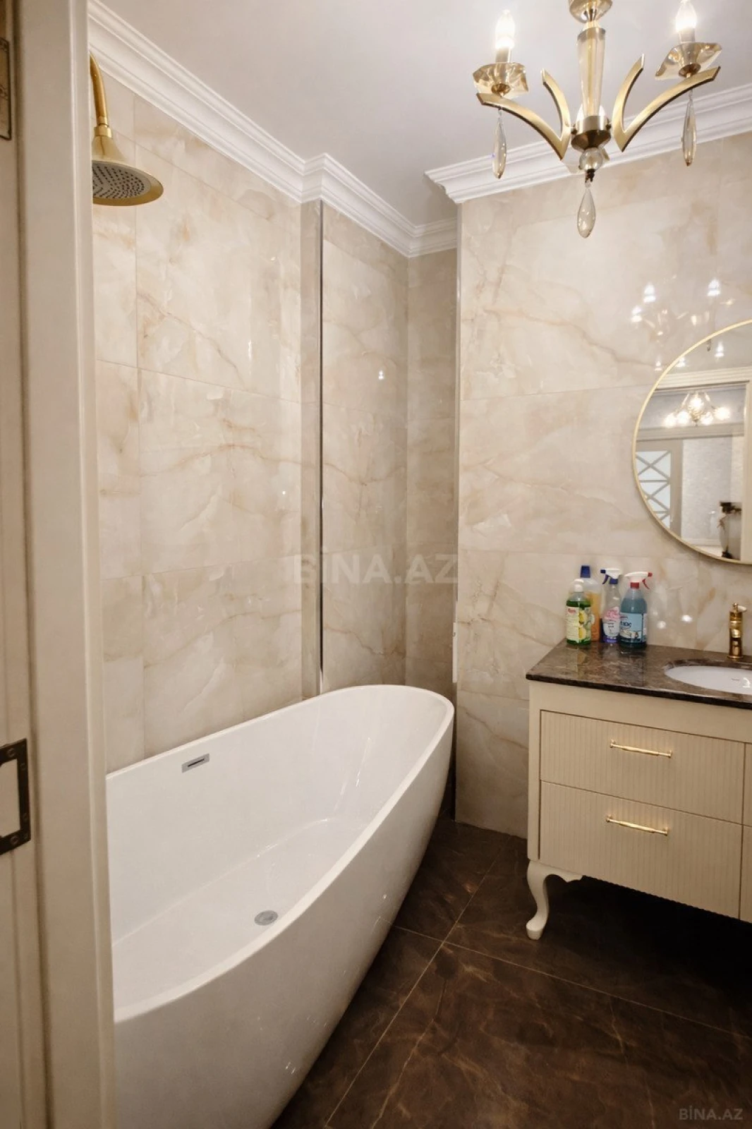 Kirayə verilir 3 otaqlı mənzil 124 m²