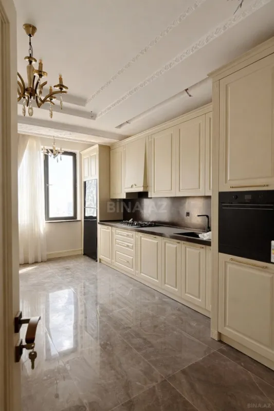 Kirayə verilir 3 otaqlı mənzil 124 m²