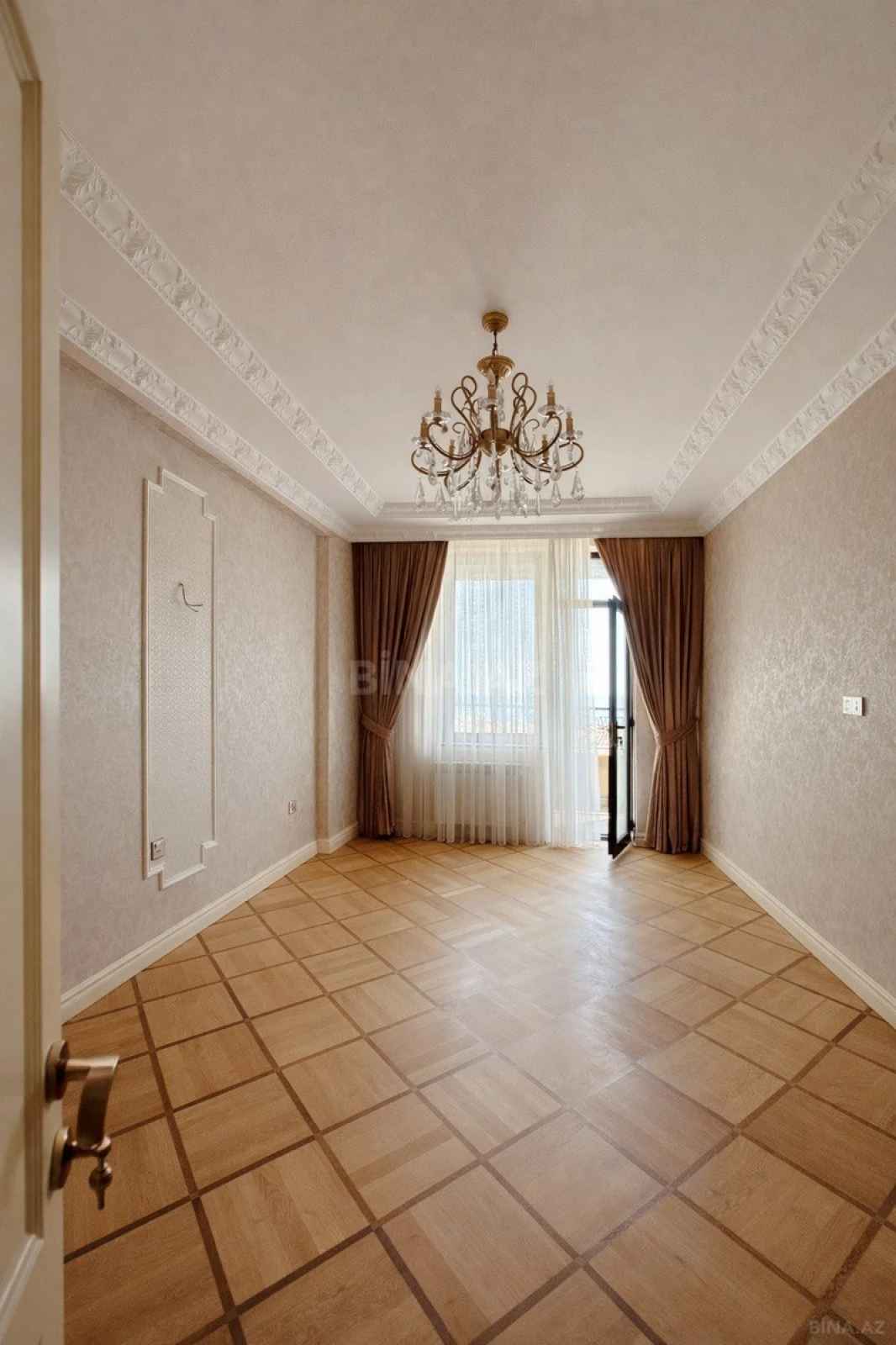 Kirayə verilir 3 otaqlı mənzil 124 m²