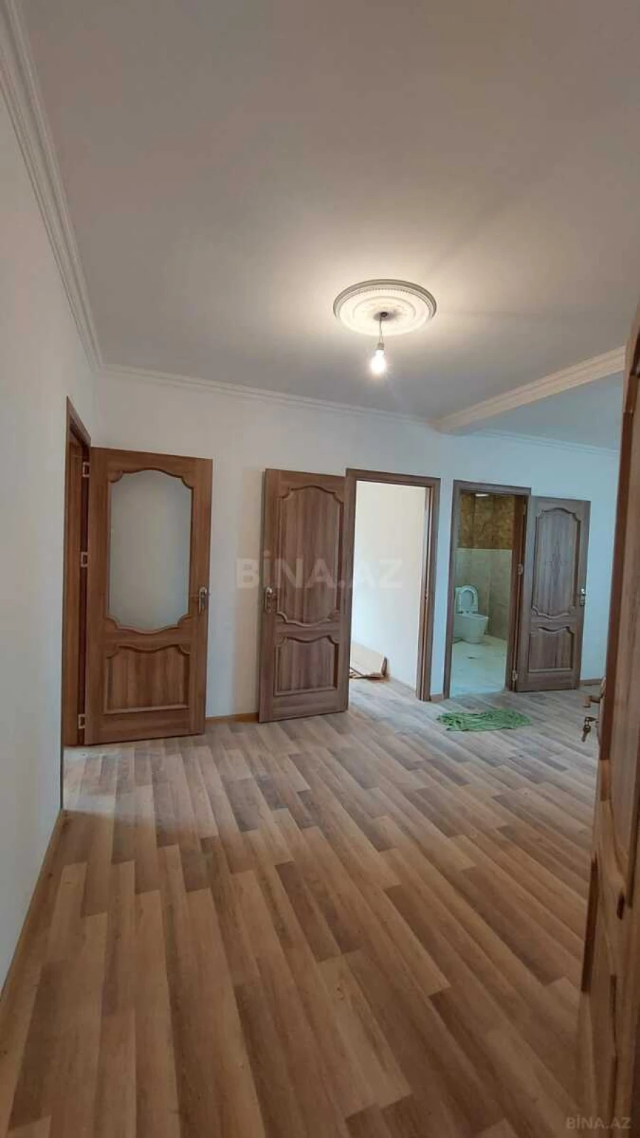 Satılır 8 otaqlı həyət evi 250 m²