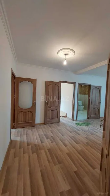 Satılır 8 otaqlı həyət evi 250 m²