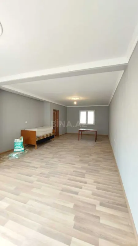 Satılır 8 otaqlı həyət evi 250 m²