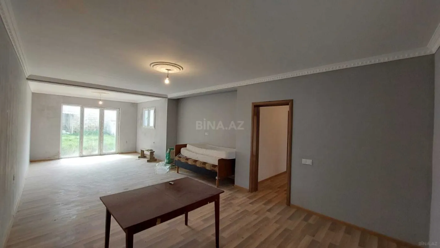 Satılır 8 otaqlı həyət evi 250 m²