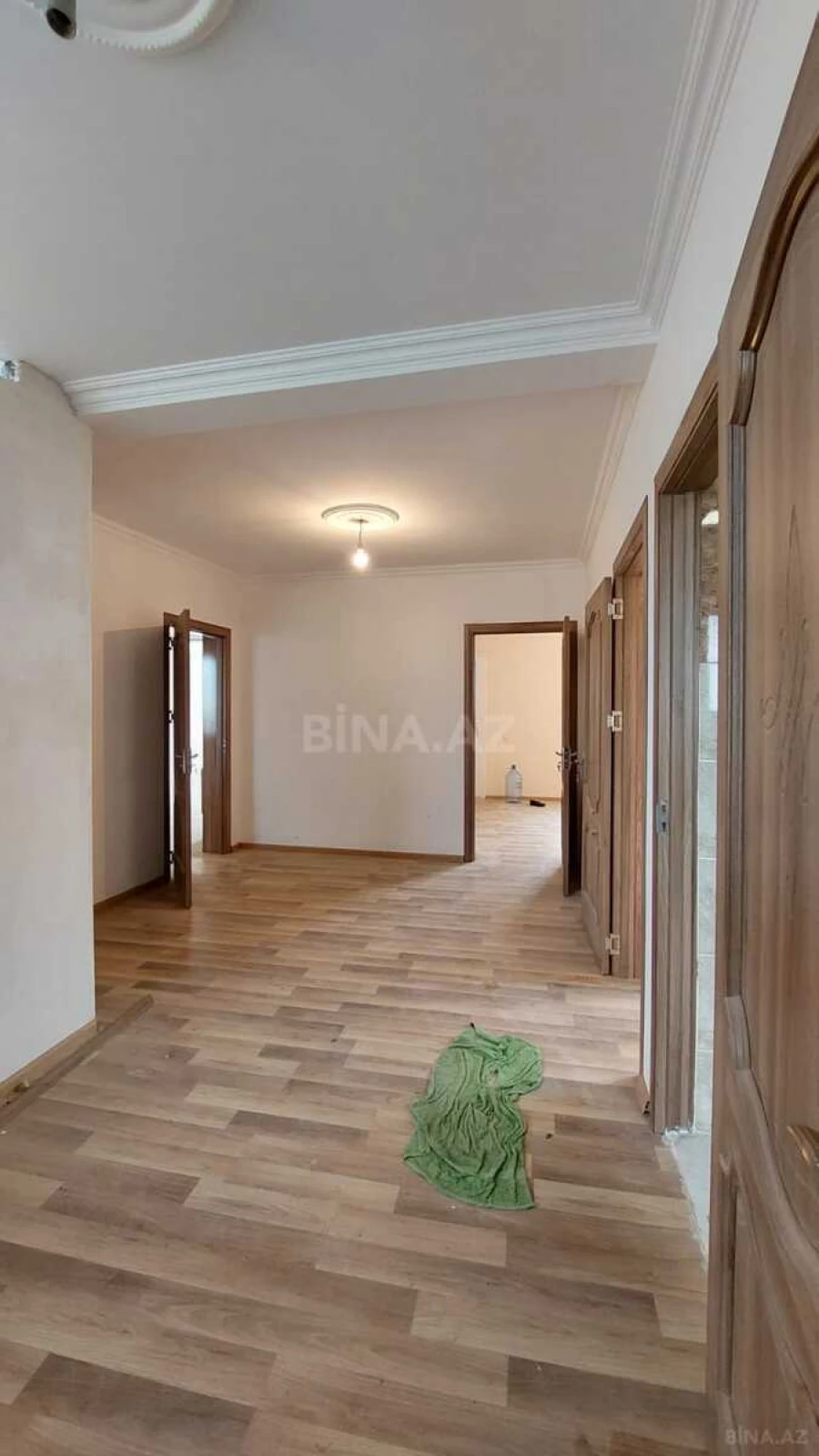 Satılır 8 otaqlı həyət evi 250 m²