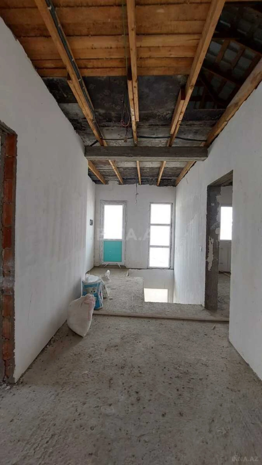 Satılır 8 otaqlı həyət evi 250 m²