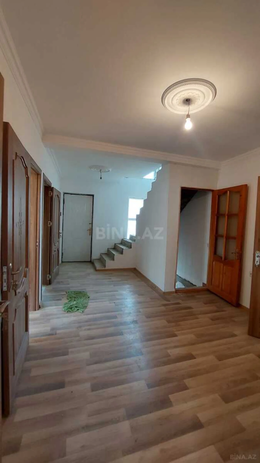 Satılır 8 otaqlı həyət evi 250 m²