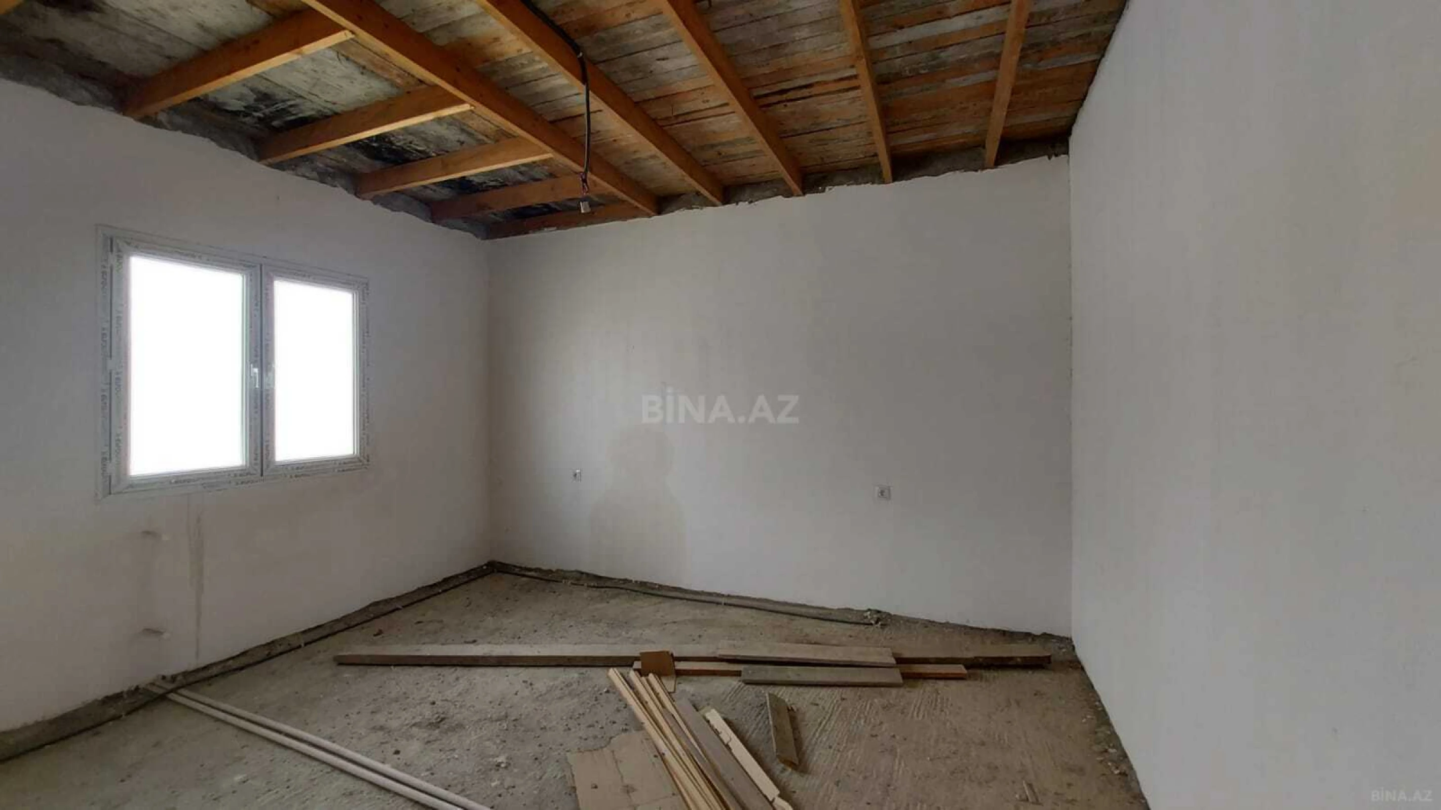 Satılır 8 otaqlı həyət evi 250 m²