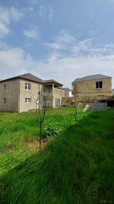 Satılır 8 otaqlı həyət evi 250 m²
