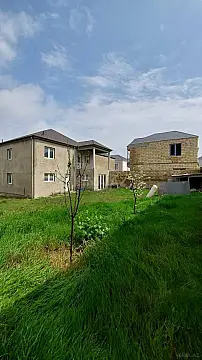 Satılır 8 otaqlı həyət evi 250 m²