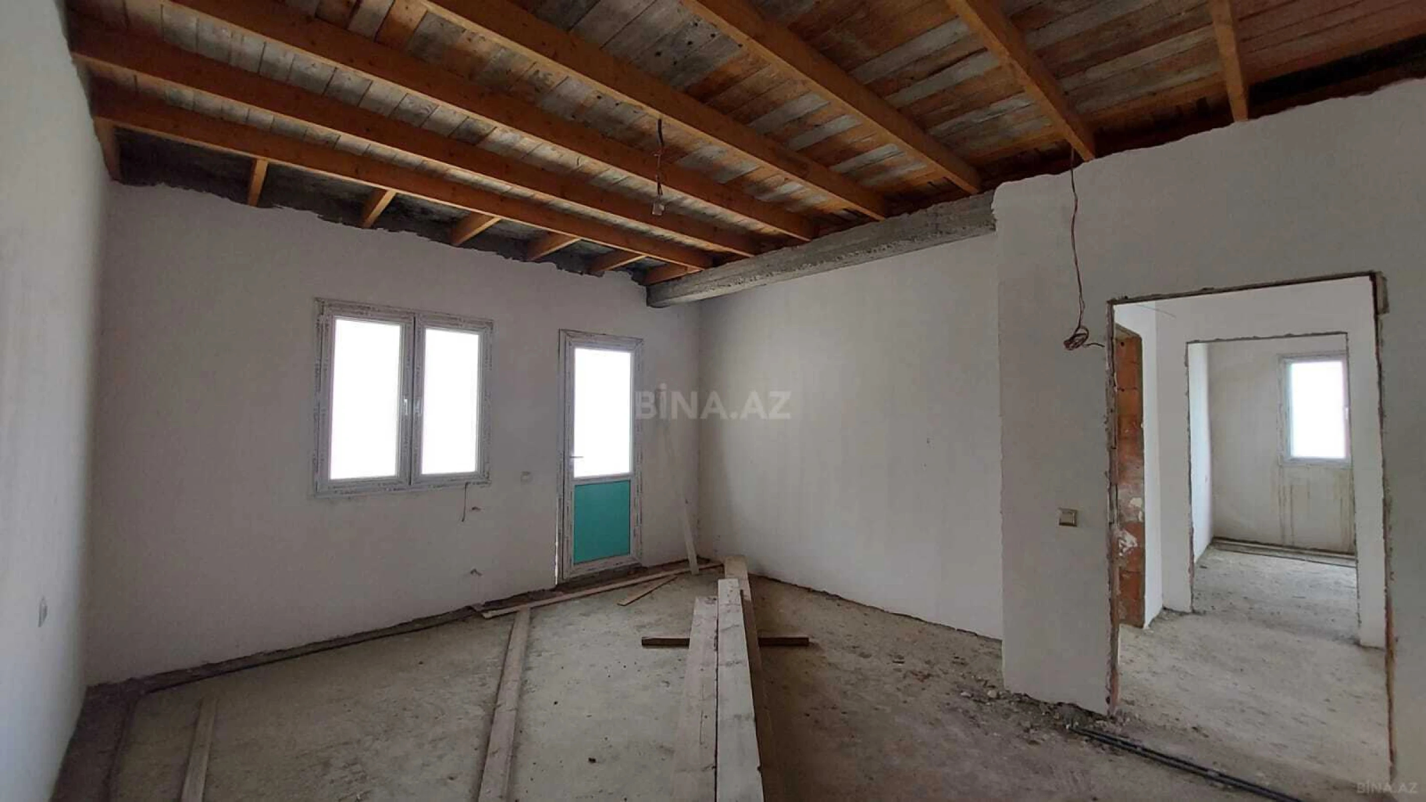 Satılır 8 otaqlı həyət evi 250 m²