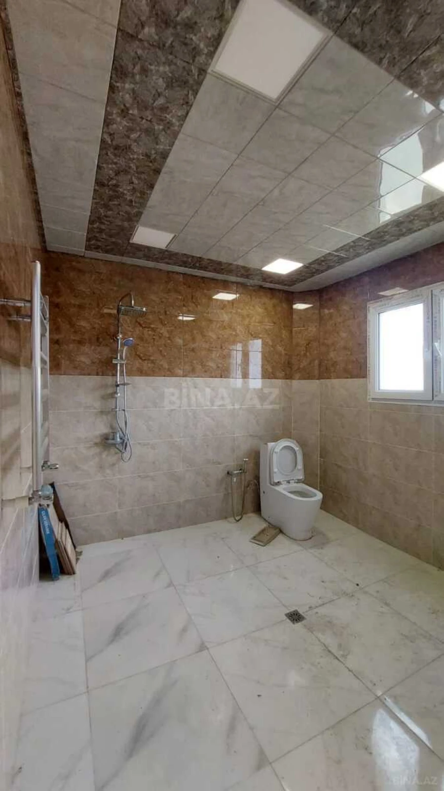 Satılır 8 otaqlı həyət evi 250 m²