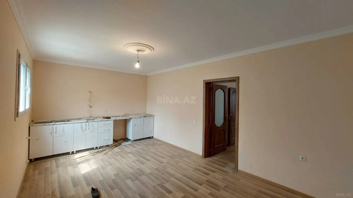 Satılır 8 otaqlı həyət evi 250 m²