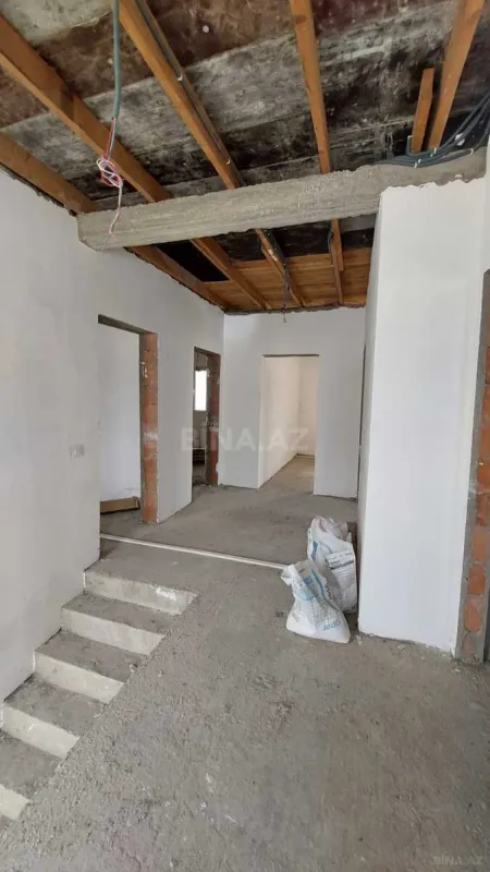 Satılır 8 otaqlı həyət evi 250 m²