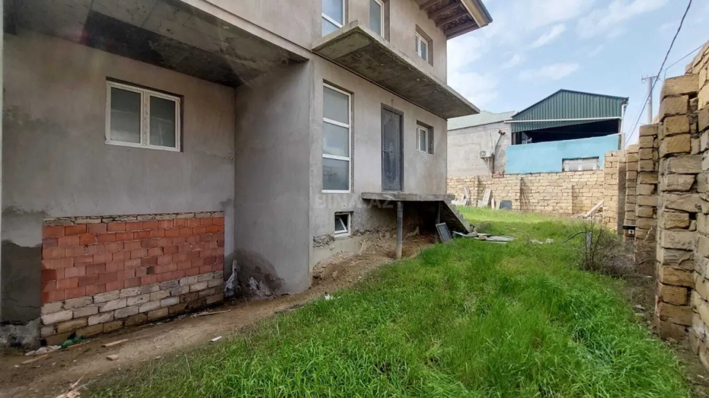 Satılır 8 otaqlı həyət evi 250 m²