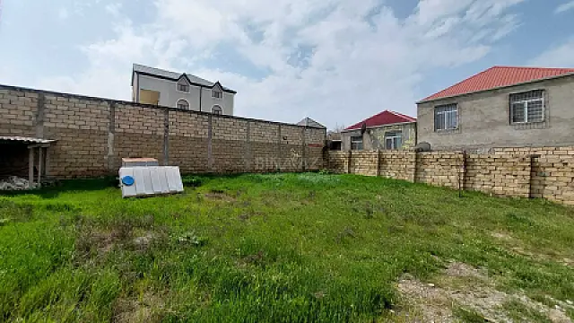 Satılır 8 otaqlı həyət evi 250 m²