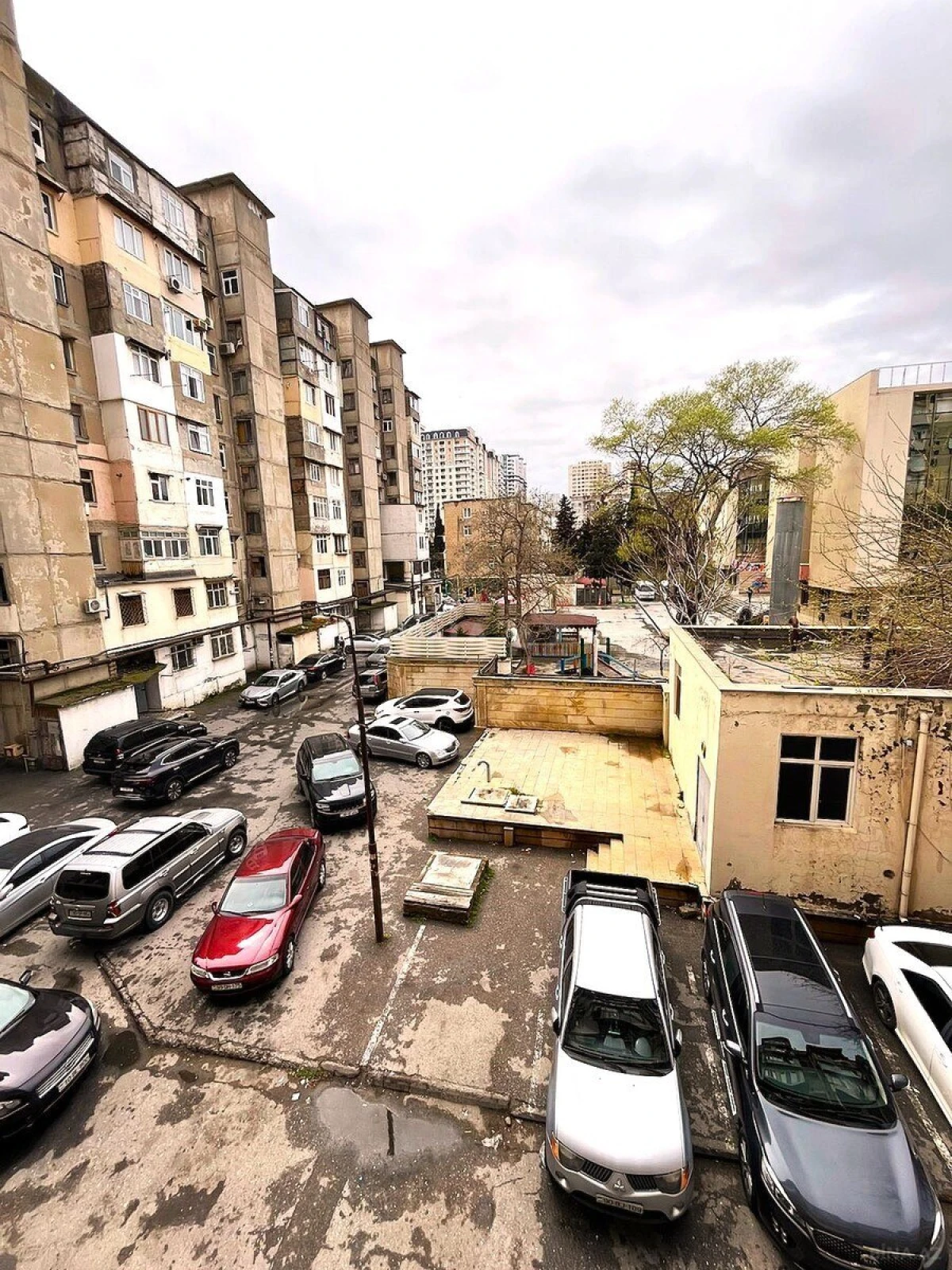 Satılır 4 otaqlı mənzil 110 m²