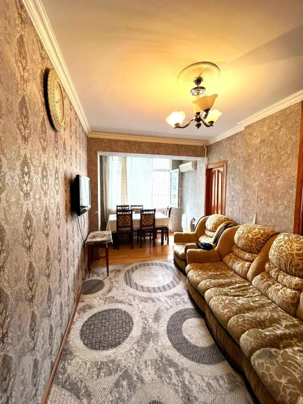 Satılır 4 otaqlı mənzil 110 m²